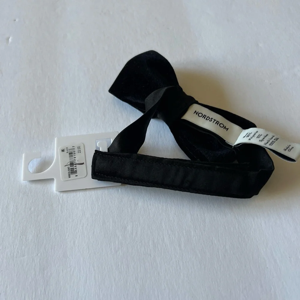 NORDSTROM FAMILY MOMENTS BOYS VELVET PRE-TIED BOW TIE BLACK OS ADJUSTABLE NWT